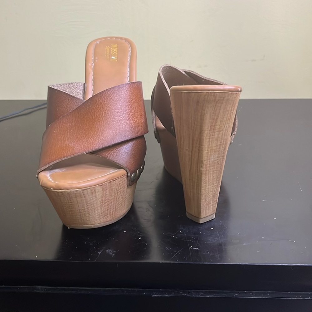 Mossimo brown leather platform sandals